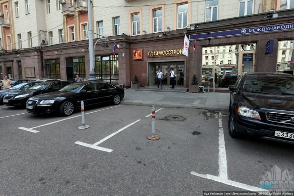 В Москве большая часть улиц занята автомашинаит В Москве большая часть улиц занята автомашинаит