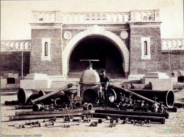 Алексеевская водопроводная станция (снимок сделан между 1895−1905 годами) Алексеевская водопроводная станция (снимок сделан между 1895−1905 годами)